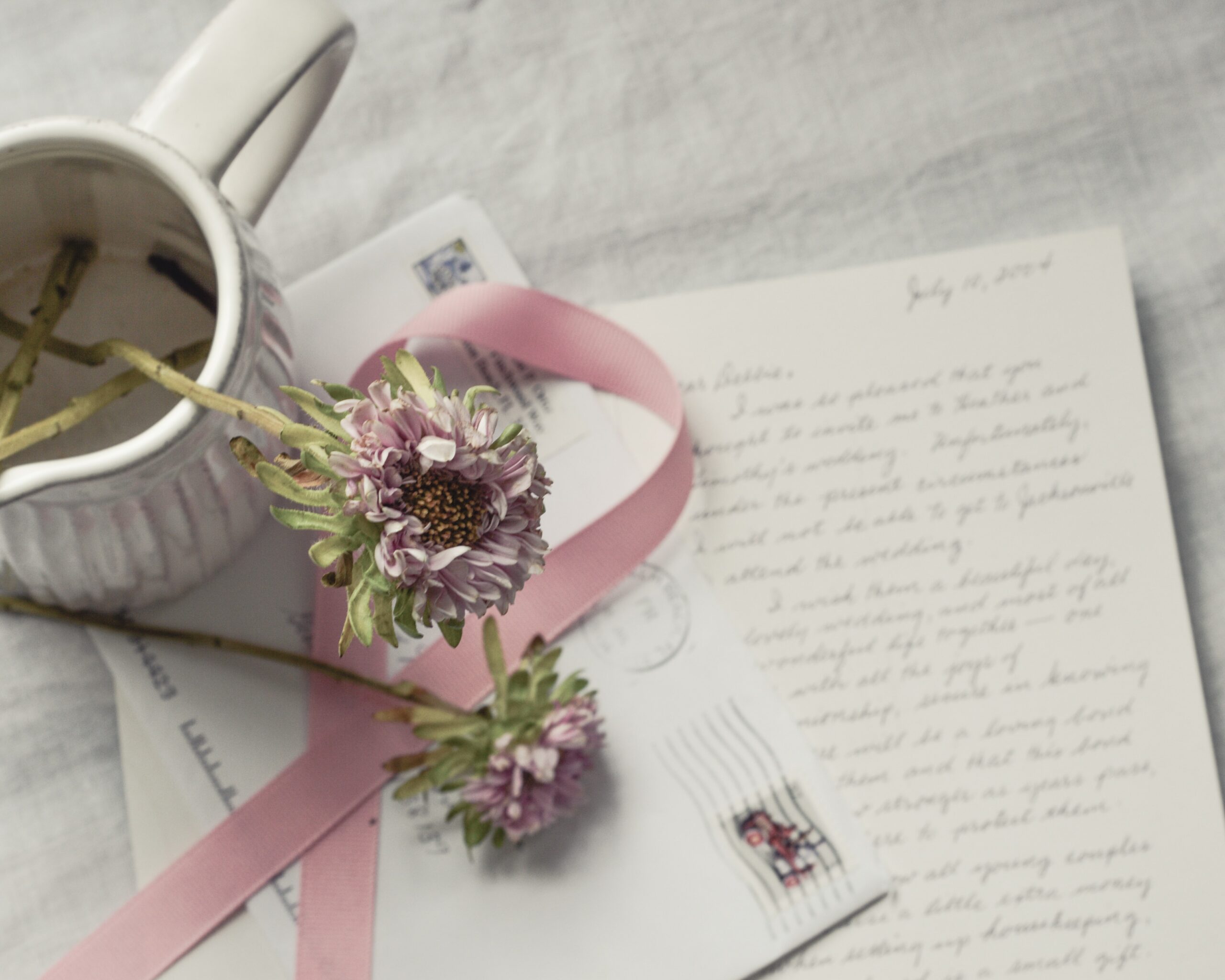 письма и цветок